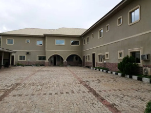 Bedone Hotel and Suites