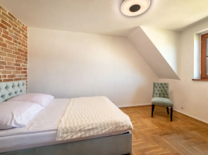 Niezwyk y W Adys Awowo