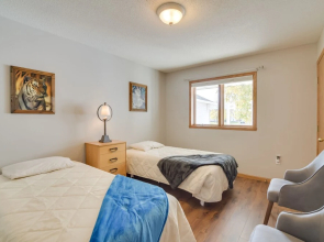 5 Mi to Dtwn: Pet-friendly 'wheatland Twin' Home!