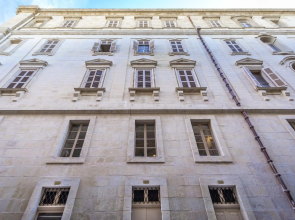 136 - Stylish & traditional 1 bedroom apartment