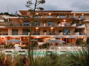 Luna Minoica Suites & Apartments