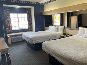 Days Inn & Suites by Wyndham Hutchinson