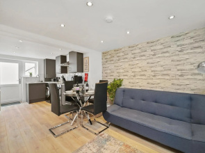 Stylish Boutique 1 Bed Apartment 4 Guests Wi-Fi Netflix Disney Plus Parking Close To Town & Gravesend Station