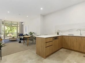 2 Bedrooms On Hobson Street With Carpark - By Urban Butler