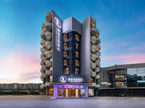 ELong Xicheng International Hotel(Haiya Colorful City Tongle South Subway Station Store）