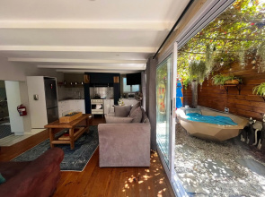 Modern Spacious Cottage with Hot Tub, Flora Studio