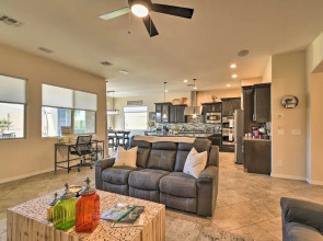 Pool, Fire Pit & Putting Green: Goodyear Retreat!