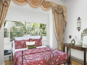 Springhill House on Pardalote