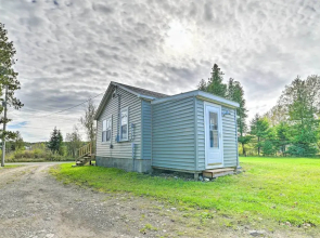 Cozy Cedarville Cottage - Walk to Lake Huron!