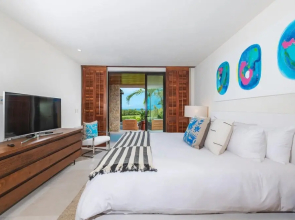 Sunny Vacation Condo 3
