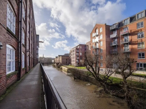 55 Cocoa Suites York, Parking onsite
