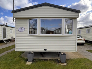 3 Bed Caravan - Sleeps 8 - Pet Friendly, Parking