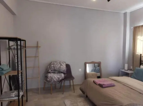 Xrysa's Central City Apartment
