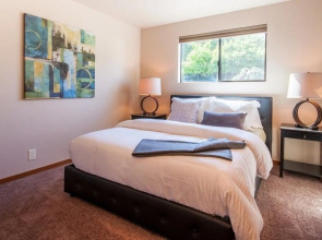 Terrace Place Guest House - Five Bedroom Home with Sea View