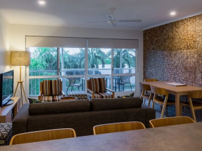 Coral Coast Apartments Palm Cove AVC