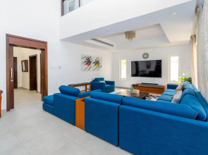 Luxury 5B Villa Private Garden in Ras Al Khaimah