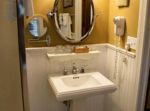 Williamsburg Sampler B & B