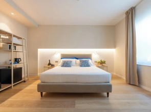 Six Luxury Room