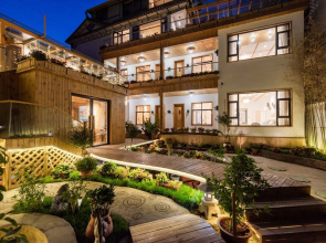 Dali Orchard Suites