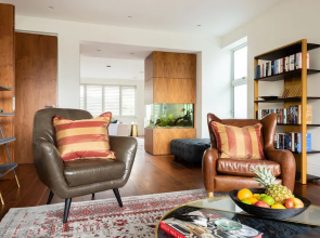 The East Finchley Retreat - 6BDR House with Swimming Pool, Garden, Parking, Pool Table Room