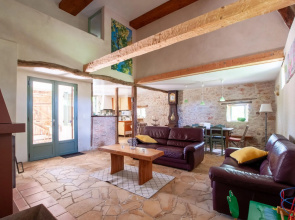 Idyllic Holiday Home in Dégagnac with Jacuzzi Near River