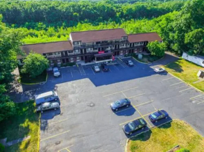 Colonial Inn & Suites