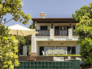 Coastal Charm Chalet by Cadenzalux