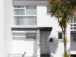 Cystanog Fach - Spectacular Sea Views Balcony and Terrace Parking