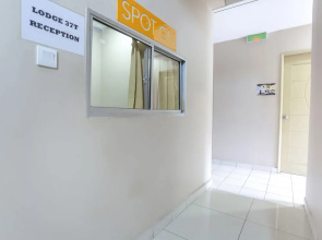 Lodge 37T by OYO Rooms