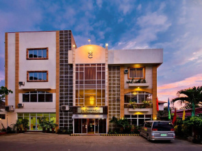 La Charica Inn & Suites