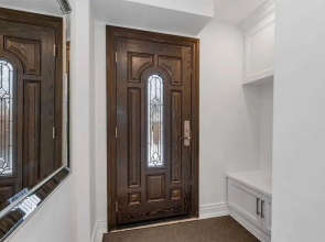 Modern main floor 3-bdrm apt backing onto a park