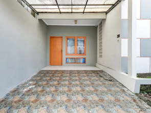 OYO Life 91239 Kost Rosandy House Yogyakarta
