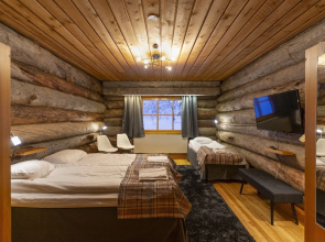 Kuukkeli Log Houses Aurora Resort