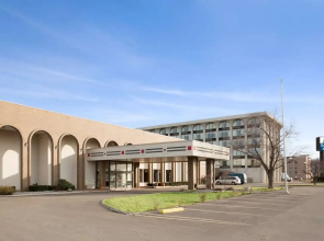 Days Inn & Suites by Wyndham Elyria
