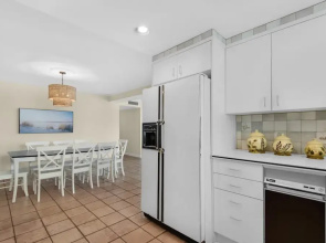 Shoreline Towers 1081
