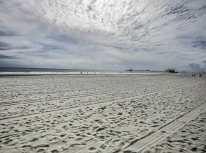 Myrtle Beach Retreat w/ Ocean Access & Porch!