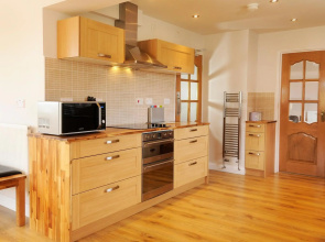Rugby Field Cottage Whitby with off-street parking