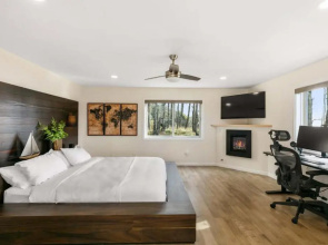 5 Acre Waterfront Retreat w Tesla, Gym & Sauna