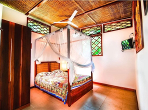 Villa 6 - Luxury 2 Bed Villa - Private Garden