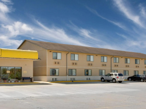 Super 8 by Wyndham Macomb