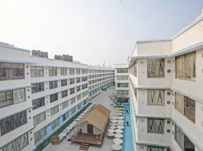 OYO Townhouse 808 Royal Palms Shared Serviced Apartment