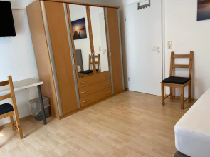 Wohnung mit 2 Einzelzimmer gemeinsamer Küchen/Bad/Balkon-Nutzung