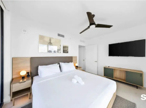 City Luxe Retreat Modern 2-BR