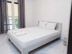 Modern 3-bedroom Apartment Next to Koridallos square