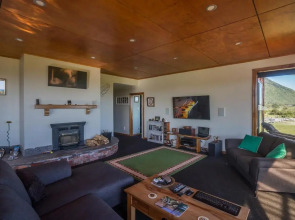 Kiwi Cabin and Homestay at Koru