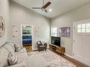 1/2 Mi to Kentucky Downs: Franklin Home w/ Patio!