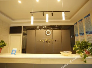 Yebo Holiday Inn,TaiXing(泰兴夜泊假日酒店（鼓楼广场仁和楼店）)