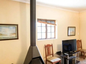 Makonde Cottage