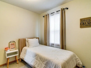 Pet-friendly Home 2 Mi to Downtown Des Moines!