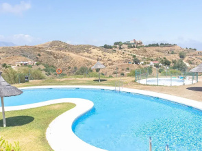 Pool Apt Calahonda 2 With Sea View